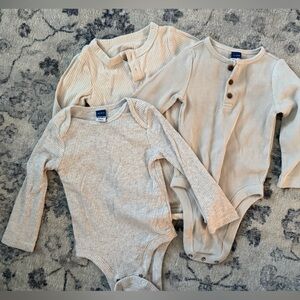 Longsleeve Bundle Grey + Cream Neutral Ribbed Baby Onesies